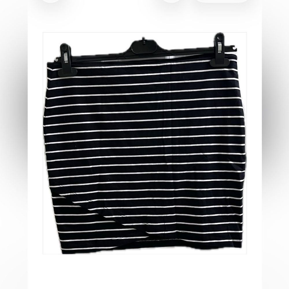 Atmosphere Black and White Striped Tulip Hem Skirt